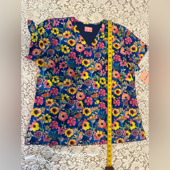 NWT Colorful Floral scrub top - Picture 2 of 3